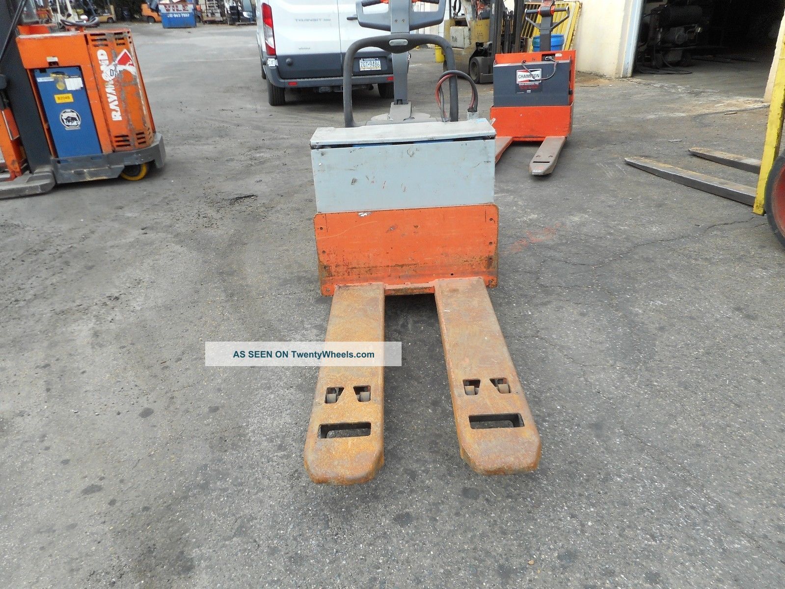 Toyota Riding Pallet Jack 6000 Lbs Capacity