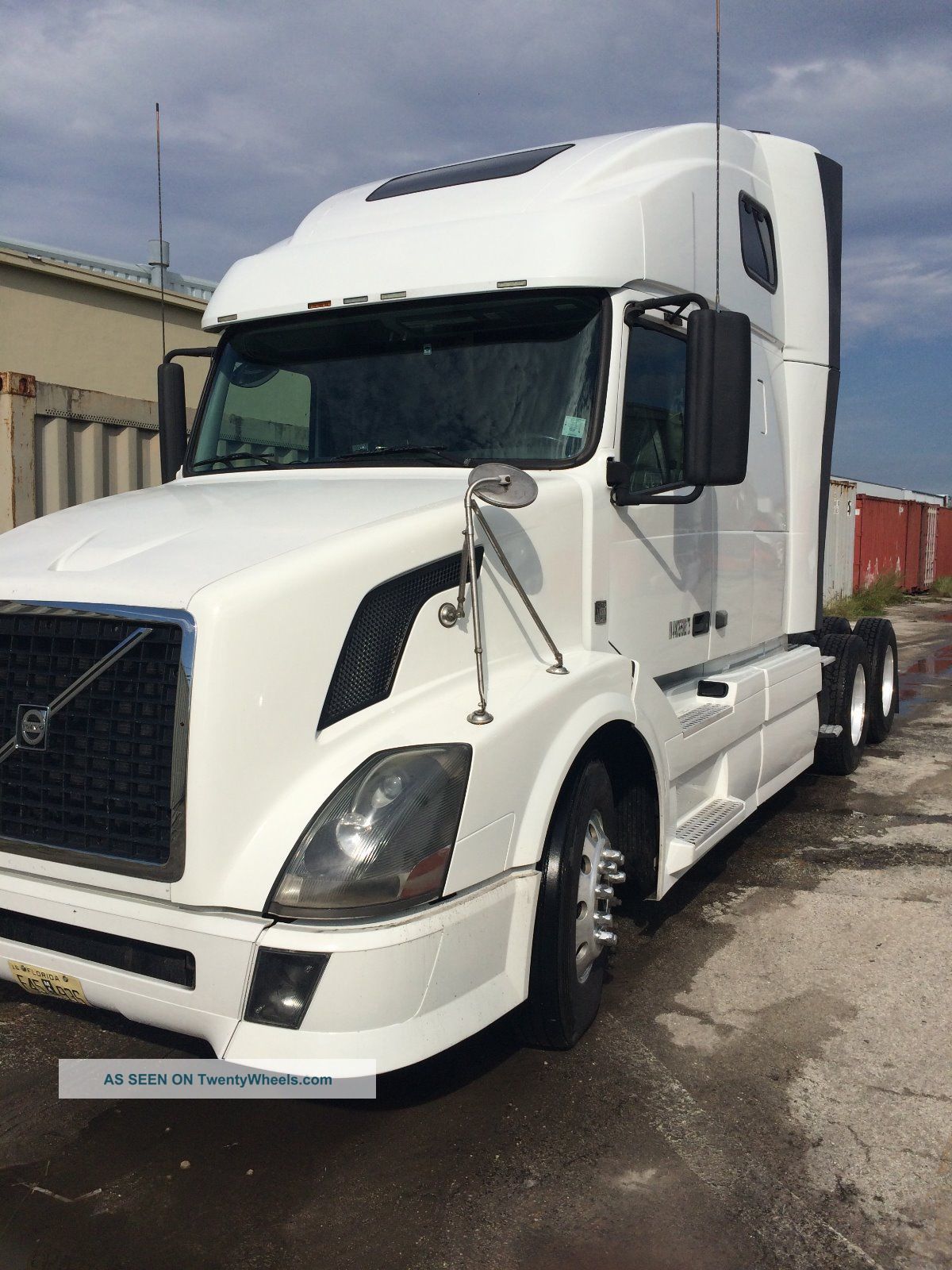 2008 Volvo Vnl 670 Sleeper Semi Trucks photo