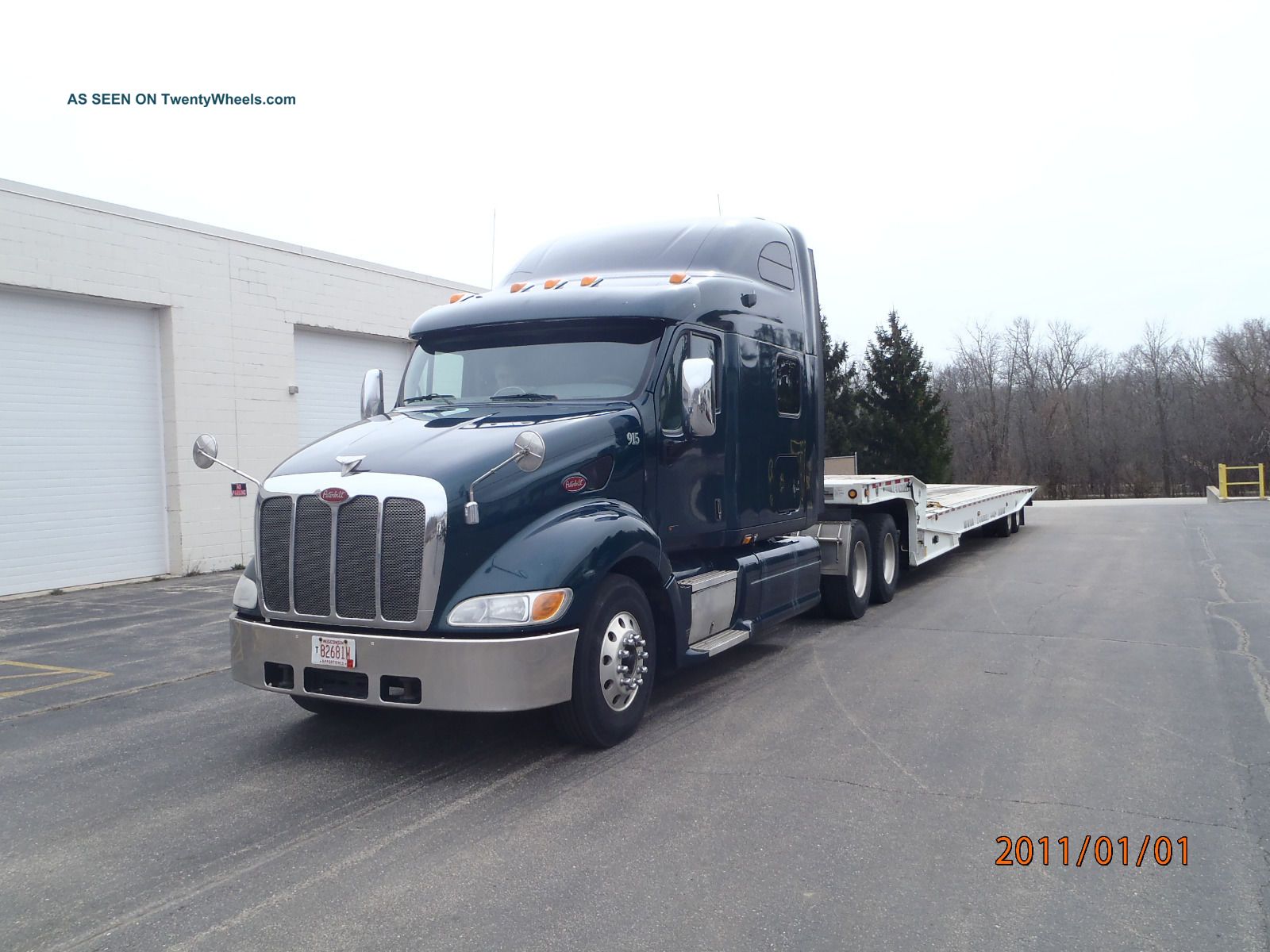 2007 Peterbilt 387 Sleeper Semi Trucks photo