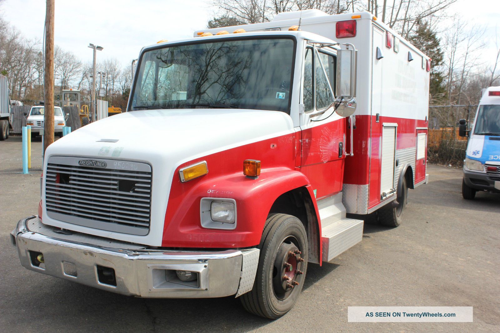 1998 Freightliner Fl Utility / Service Trucks photo