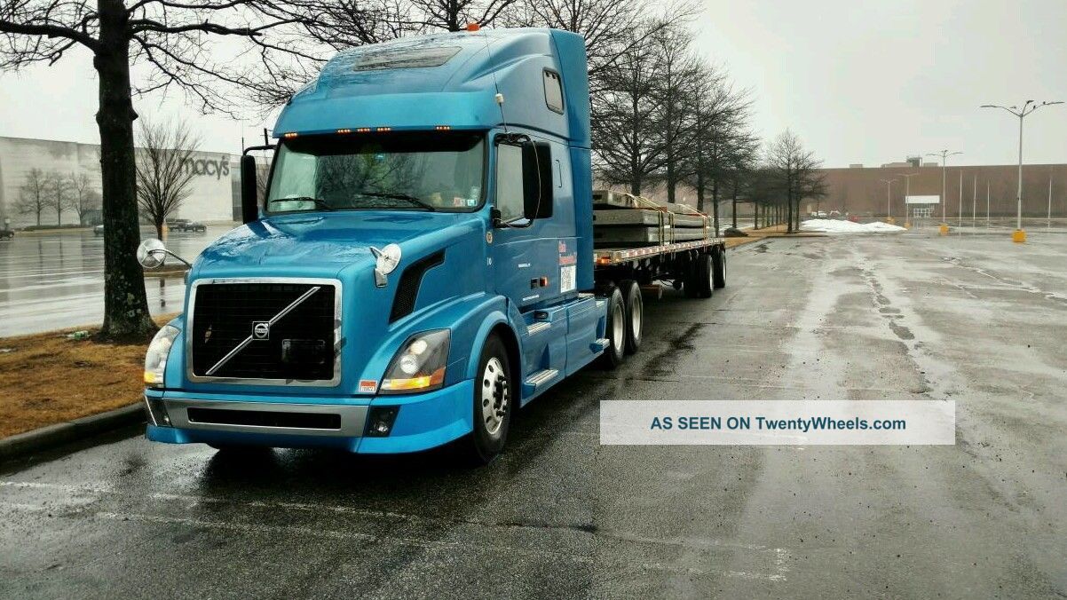 2006 Volvo Vnl 680 Sleeper Semi Trucks photo