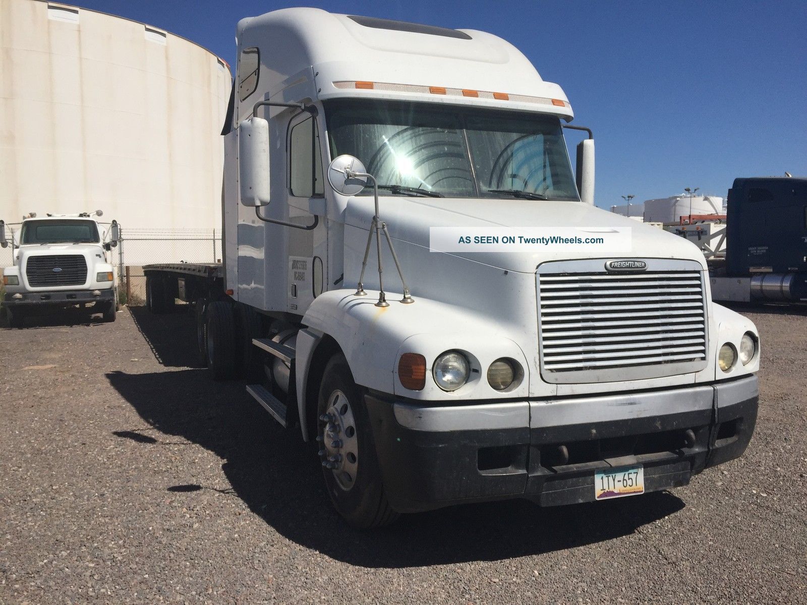 2000 Freightliner Sleeper Semi Trucks photo