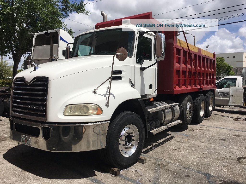 2009 Mack Pinnacle Dump Trucks photo