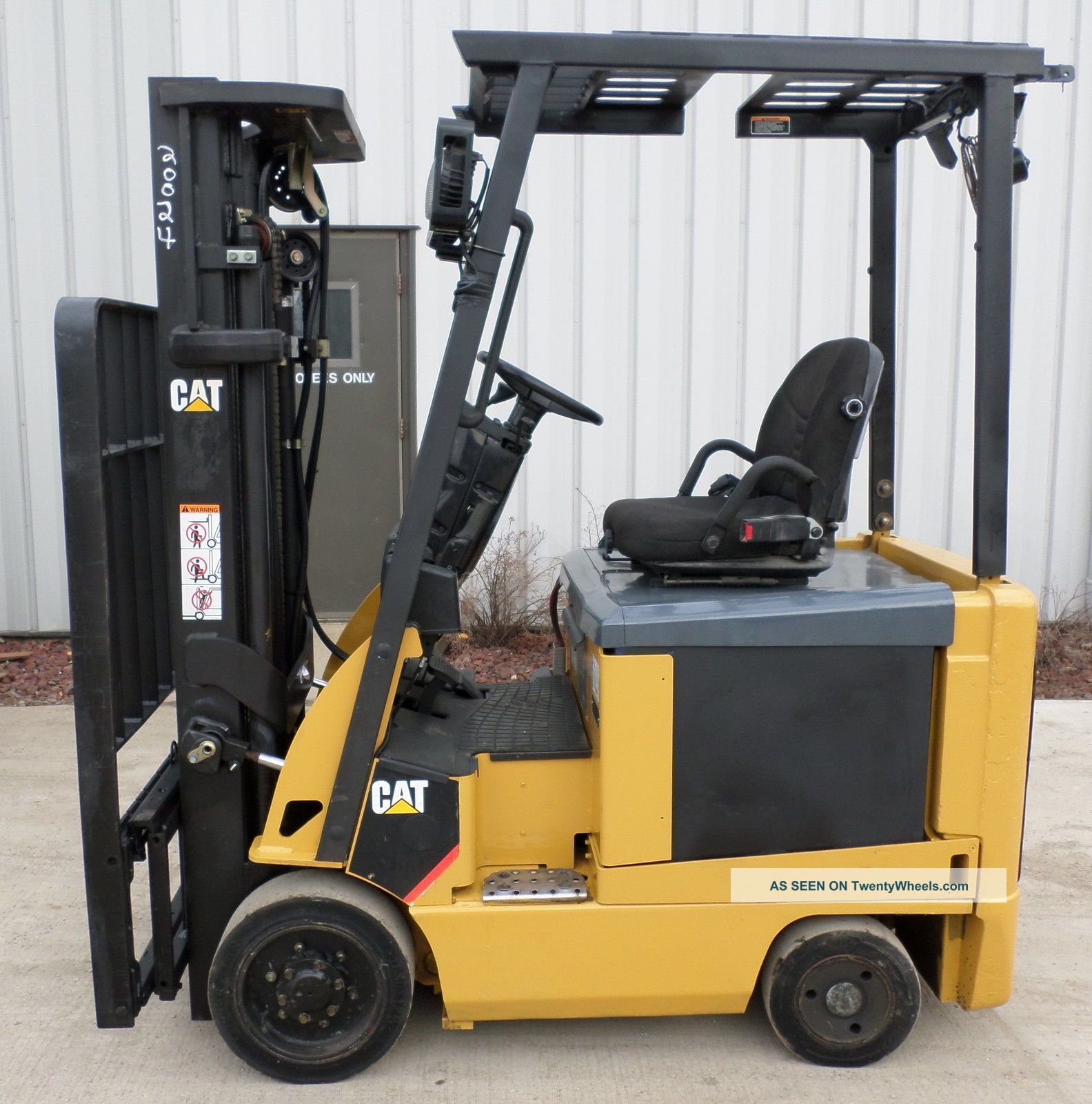 Caterpillar Model E3500 (2009) 3500lbs Capacity Great 4 Wheel Electric Forklift Forklifts photo