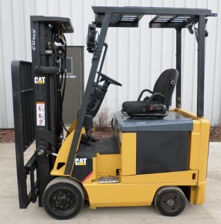 Caterpillar Model E3500 (2009) 3500lbs Capacity Great 4 Wheel Electric Forklift photo