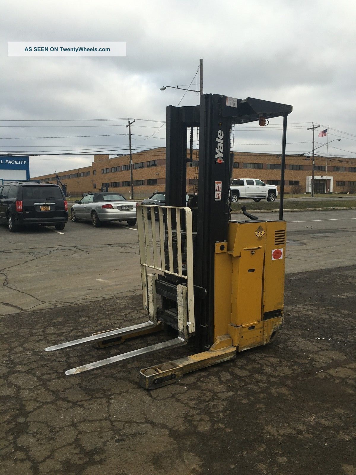 2006 Yale Forklift Reach Truck 3500lb 197 " Lift With Battery & Charger