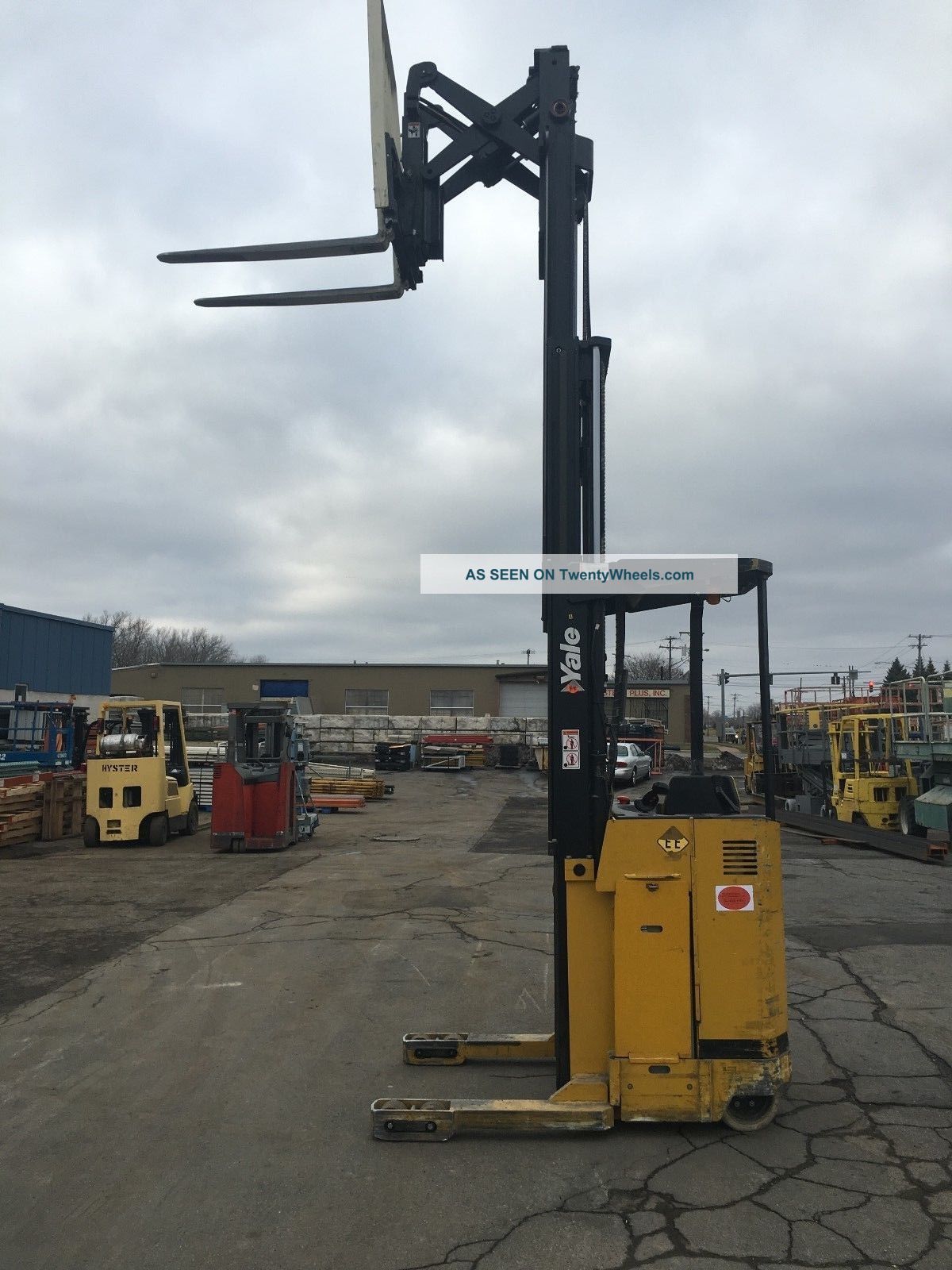 2006 Yale Forklift Reach Truck 3500lb 197 " Lift With Battery & Charger