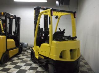 2010 Hyster Forklift 6000 Lb,  Cushion Tires,  Triple Mast 98/207 photo