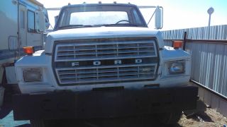 1984 Ford F700 photo