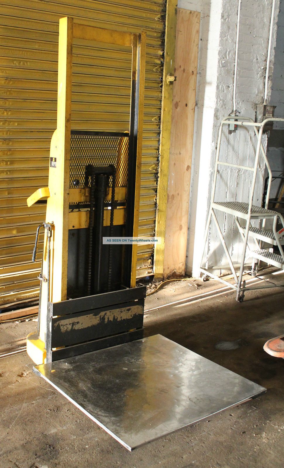 Big Joe 9967 Battery Powered Hydraulic Fork Lift 1000 Lbs Capacity (8526) Forklifts photo