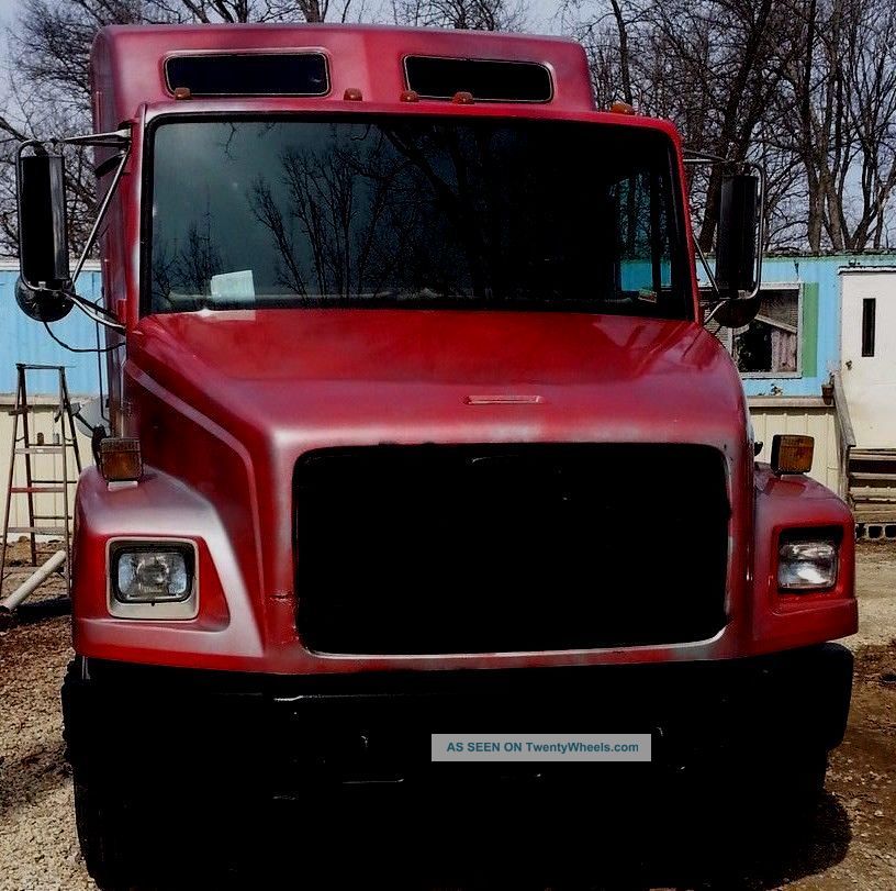 2000 Freightliner Fl70 Other Medium Duty Trucks photo