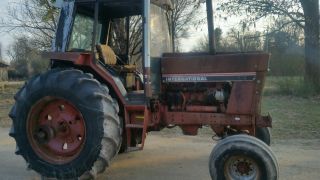 International 1086 Farm Tractor photo