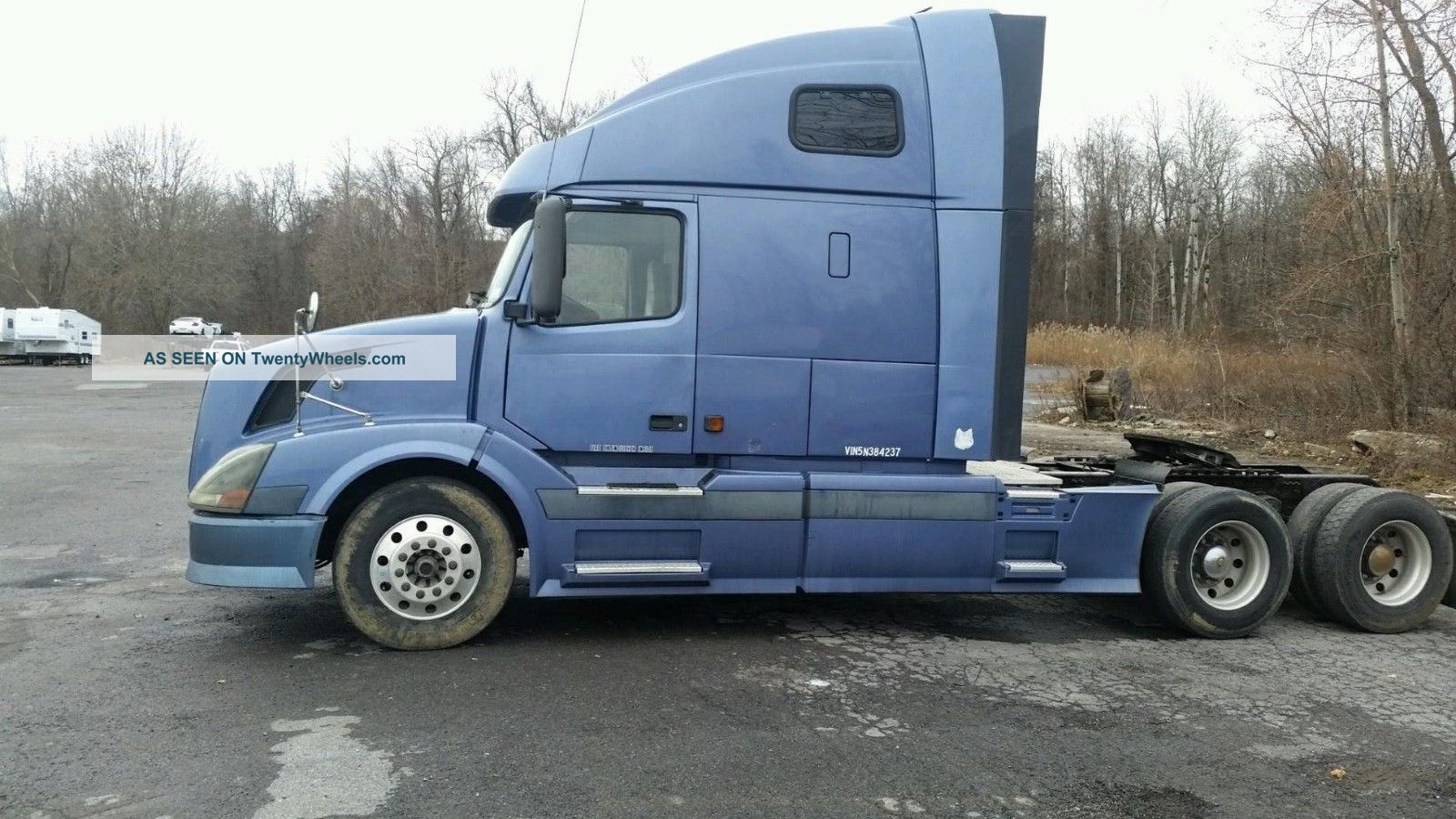 2005 Volvo 670 Sleeper Semi Trucks photo
