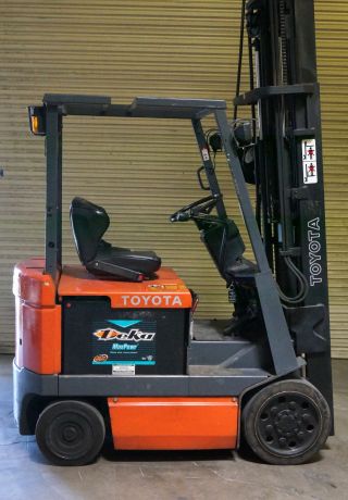 Toyota Electric Forklift Truck 4 Wheel photo