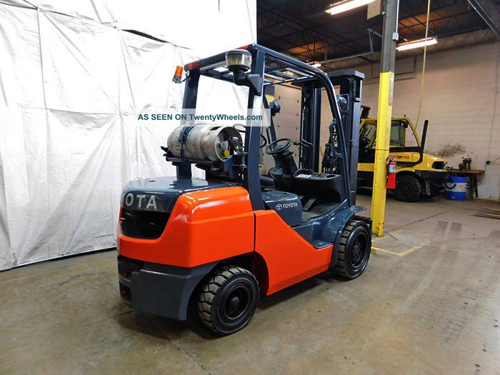 2012 Toyota 8fgu30 6000lb Pneumatic Forklift Lpg Lift Truck