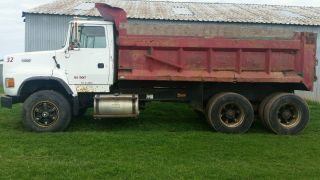 1991 Ford L8000 photo