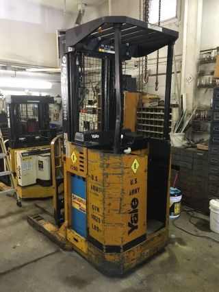 Yale Nr035a 3000lb,  24 Volt Electric Reach Forklift W/ Charger - 1035 Hours photo