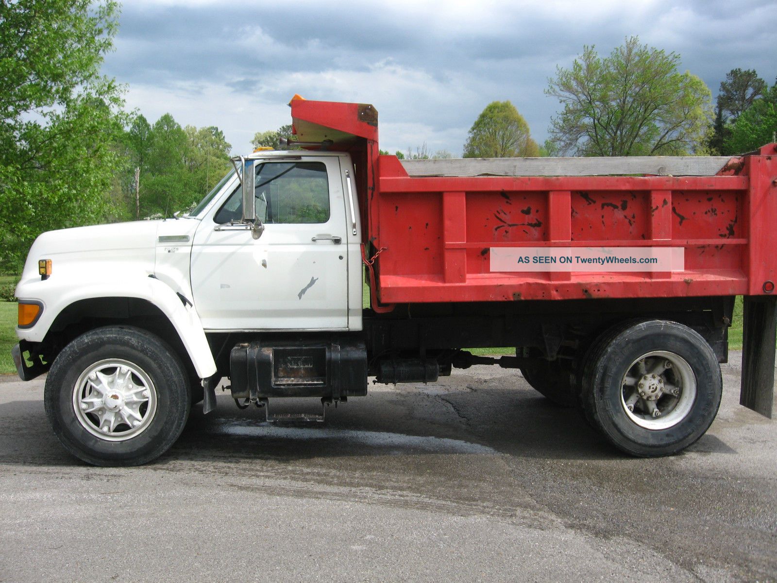 1995 Ford F800 Dump Trucks photo