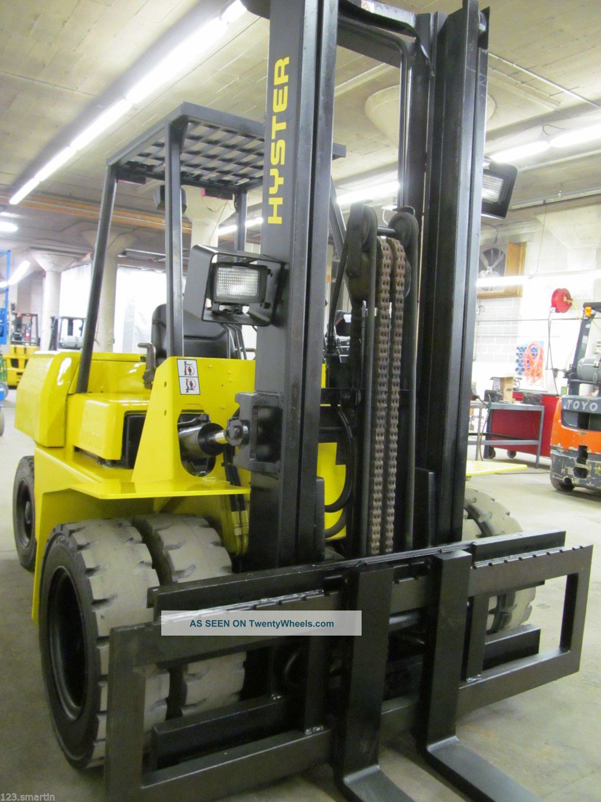 1998 ' Hyster H90xl, 9, 000 Forklift, Pneumatic, Gas Engine, Two Stage