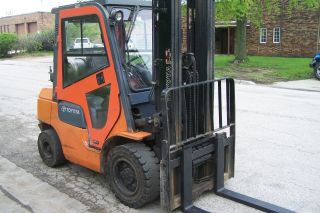 Toyota Forklift,  2006 Pneumatic Fork Lift Truck photo