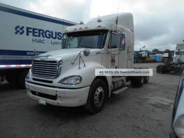 2007 Freightliner Sleeper Semi Trucks photo
