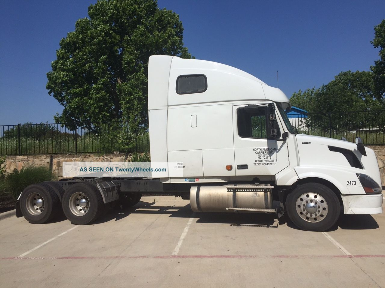 2006 Volvo Sleeper Semi Trucks photo