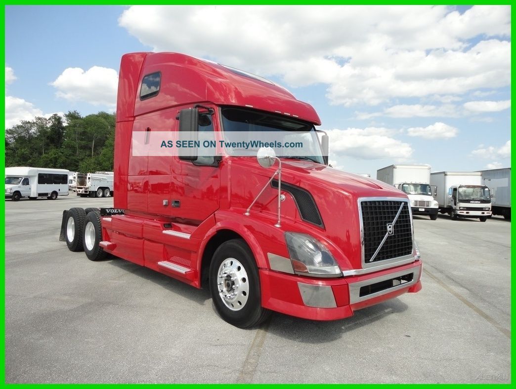 2010 Volvo Vnl 670 Sleeper Semi Trucks photo