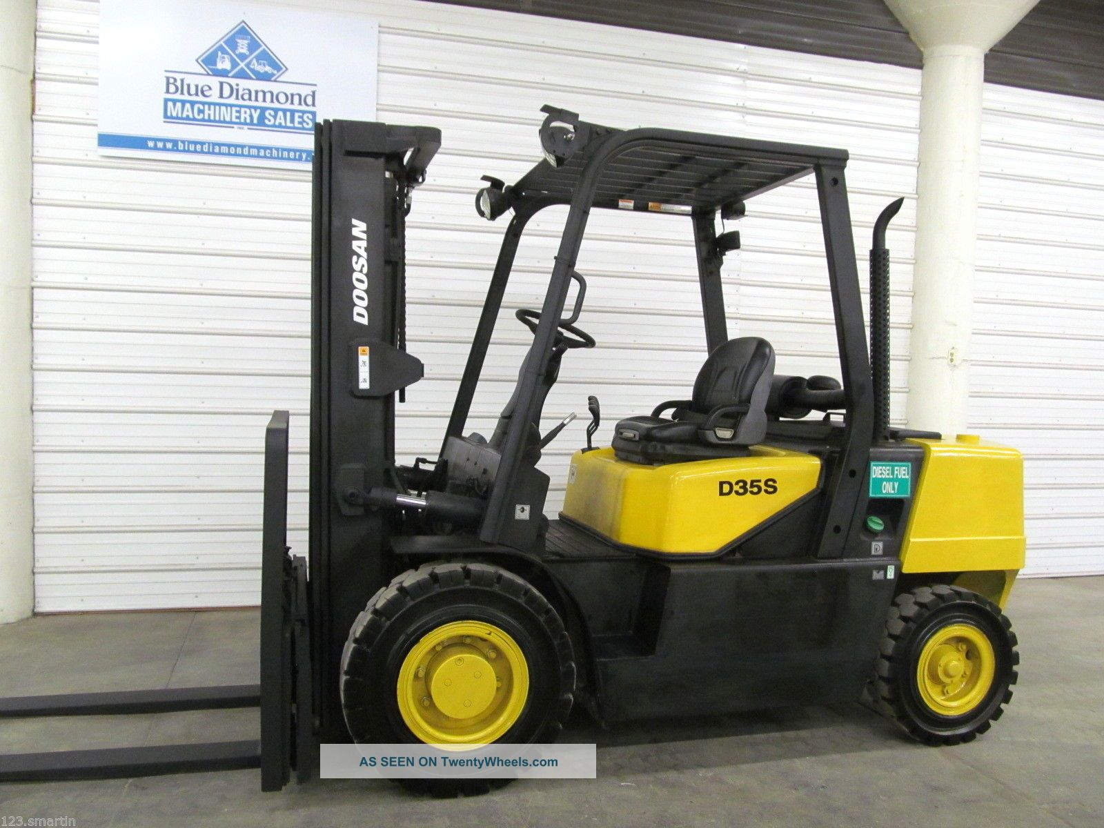 Daewoo 8,  000 Lb.  Diesel Forklift,  Pneumatic Triple,  Triple,  Sideshift,  598 Hours Forklifts photo