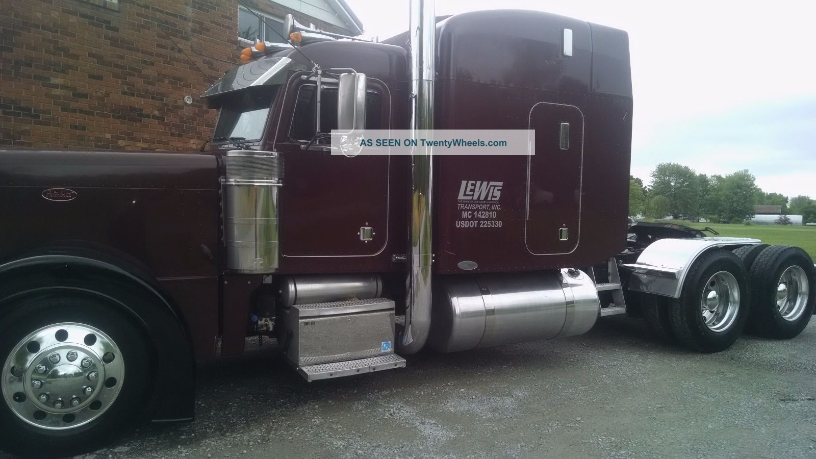 2004 Peterbilt 379 Sleeper Semi Trucks photo