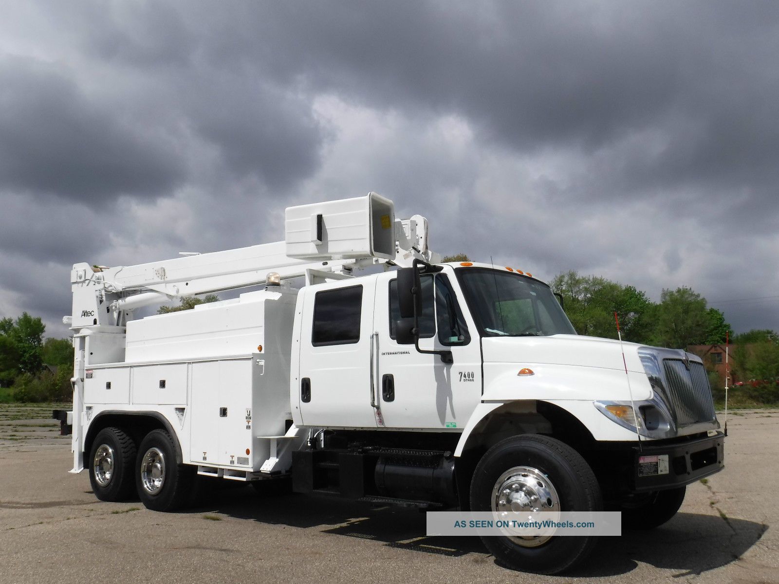 2003 International Dt466 Bucket/Boom Trucks photo