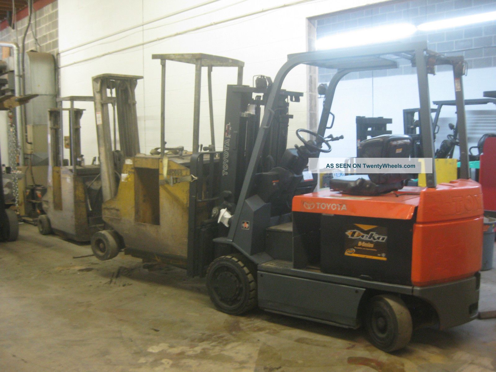 Toyota Model 7fbcu35 Electric Forklift - 7,  300 Lift Capacity Treaded Drive Tires Forklifts photo