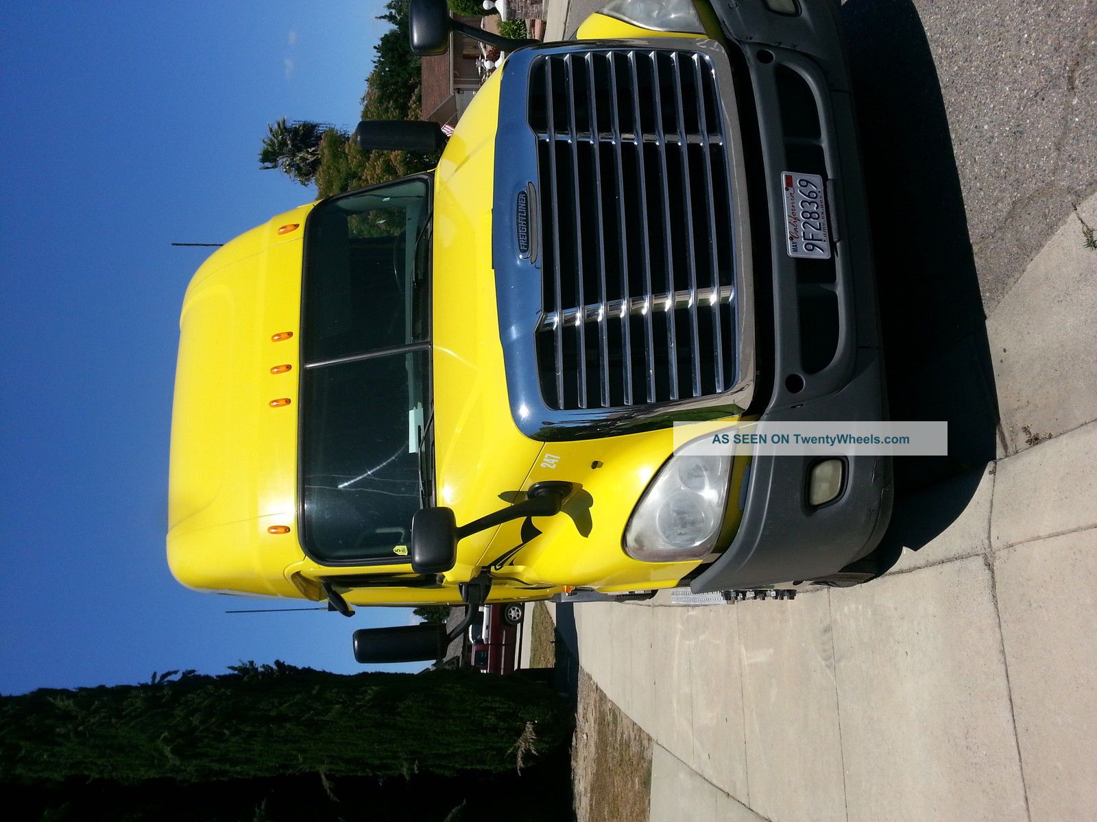 2009 Freightliner Cascadia Sleeper Semi Trucks photo