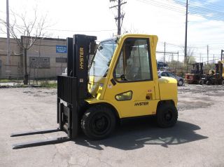 Hyster 8000 Lb Diesel Forklift Pneumatic Tires,  Side Shift,  Triple Mast photo
