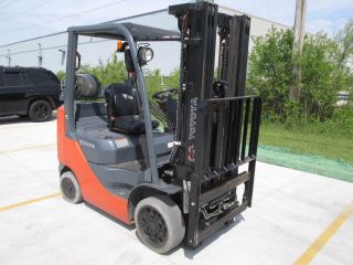 2013 Toyota 8fgcu25.  5000 Lb Capacity.  189 Inch Triple Mast photo