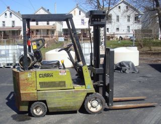 Clark Ccs17s 3100lb Lift Propane Forklift Good Runner photo