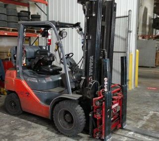 2012 Toyota Pneumatic Model 8fgu25 photo