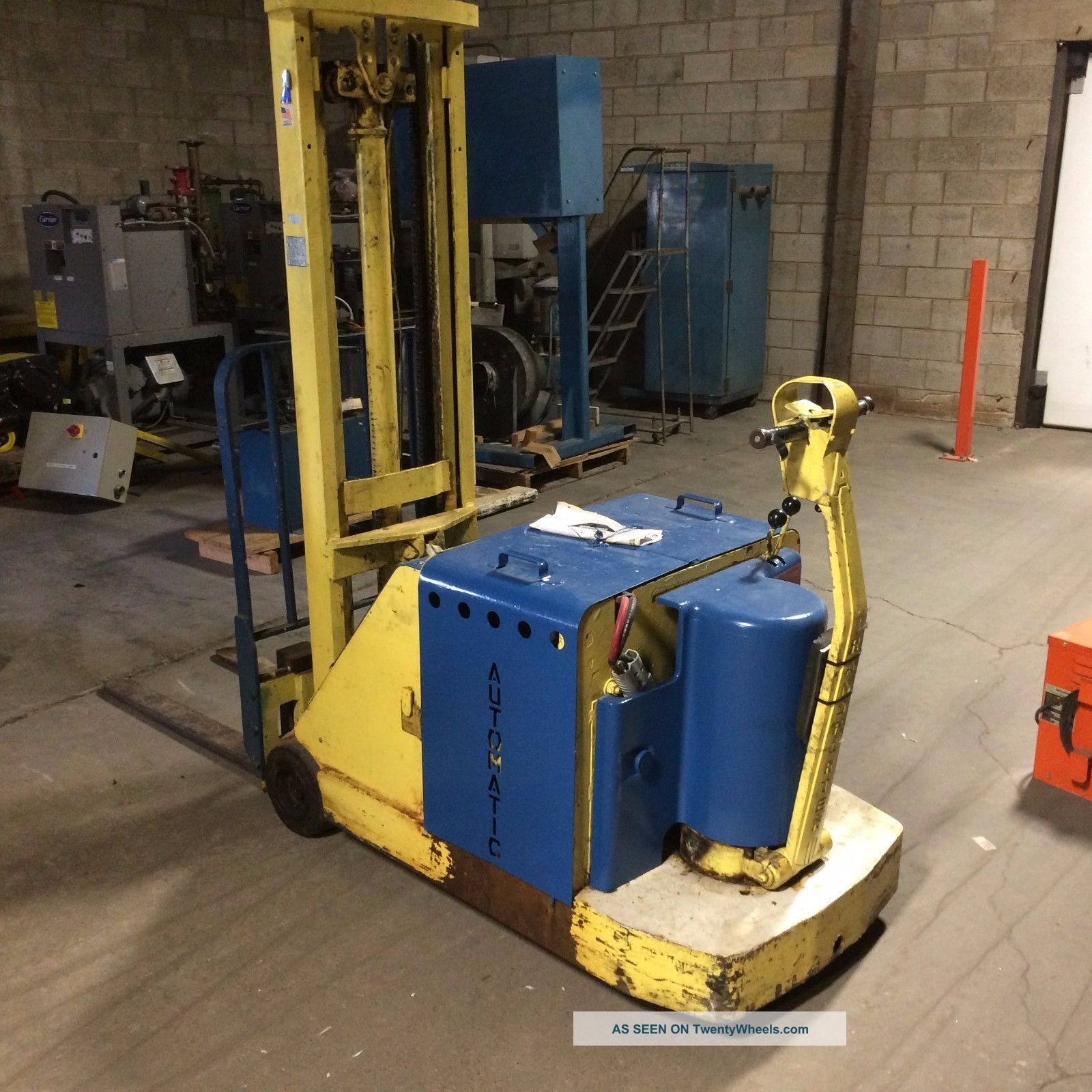 Electric Stand Behind Fork Lift 2, 500 Lb Capacity W/ Battery Charger