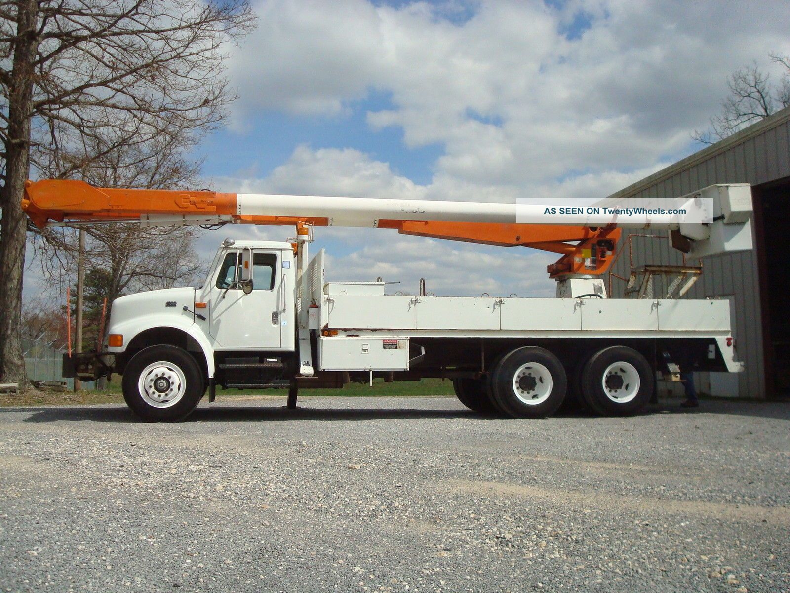 1997 International 4900 Bucket Truck Flatbed 72 ' Altec Bucket/Boom Trucks photo