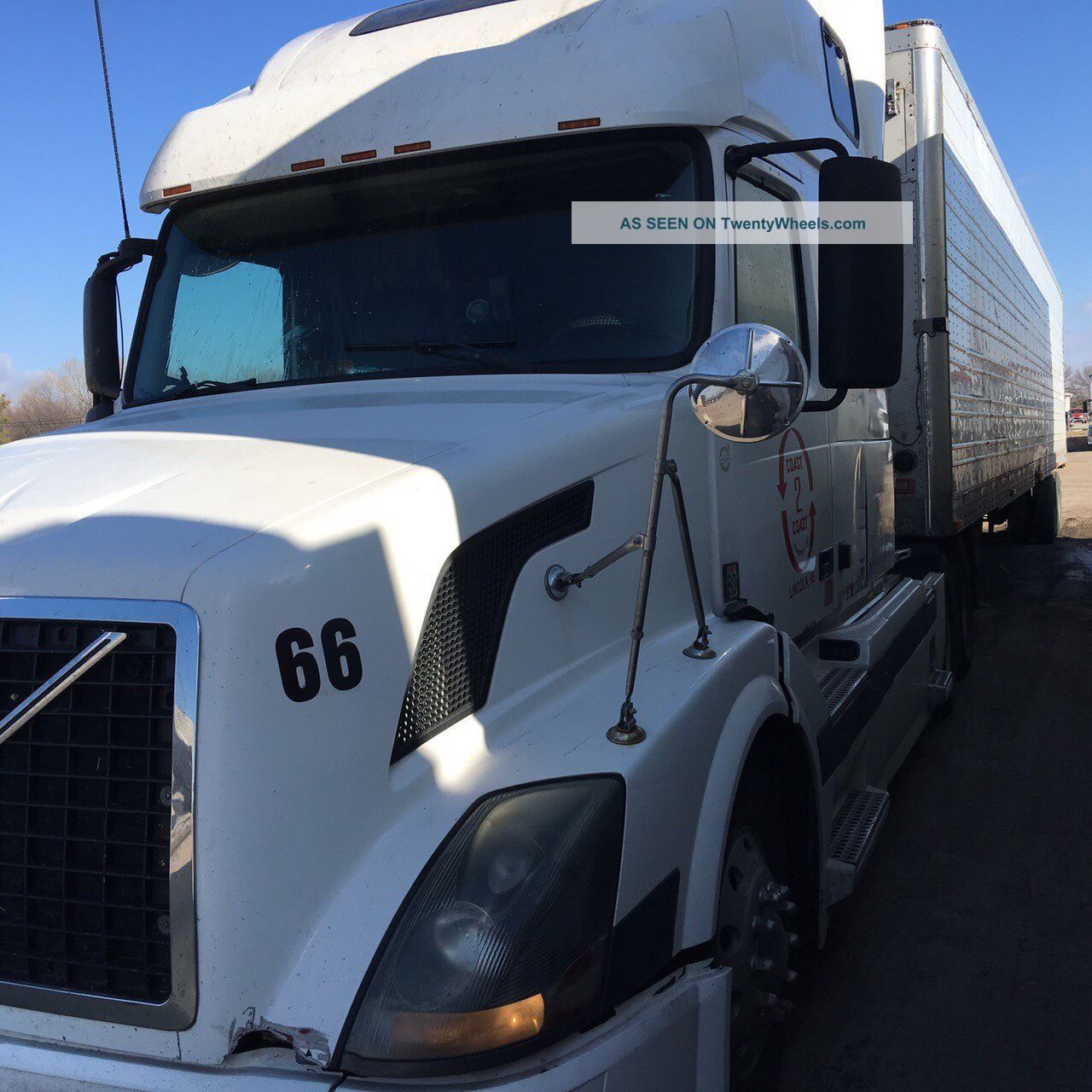 2004 Volvo 670 Sleeper Semi Trucks photo