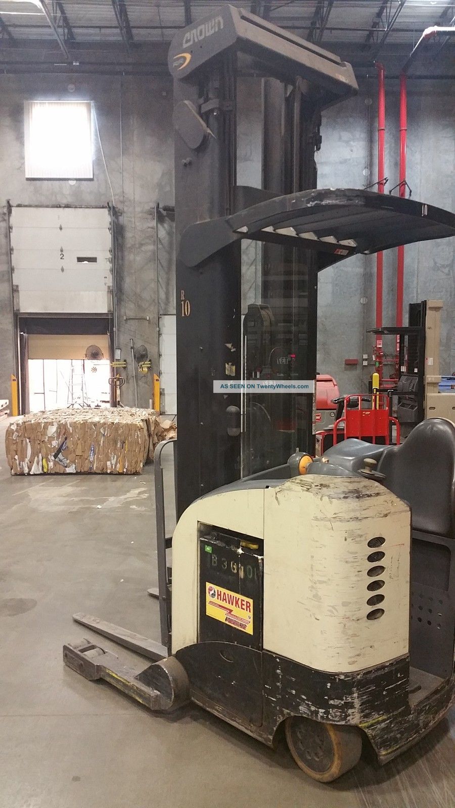 Crown Rr5200 Reach Forklift 131 " /300 " Max Height Mast