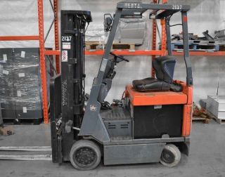 Toyota Electric Forklift 2600 Lbs photo