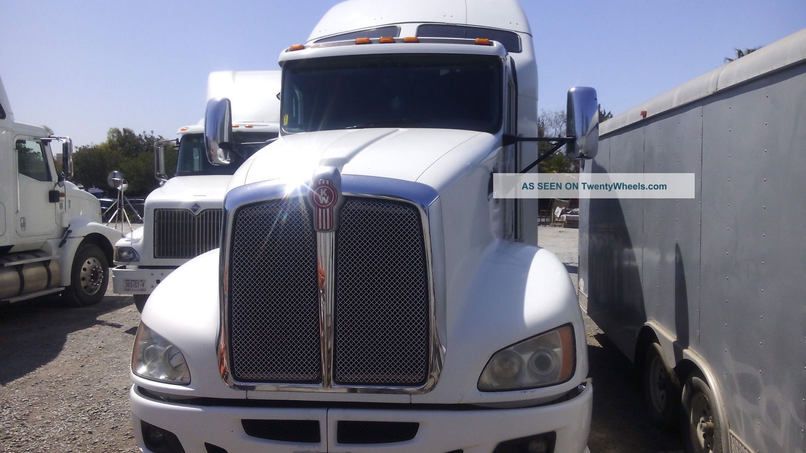 2011 Kenworth T660 Sleeper Semi Trucks photo