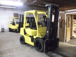 Hyster 7000 Lb Pneumatic Forklift With Side Shift And Triple Mast 72 Inch Forks photo