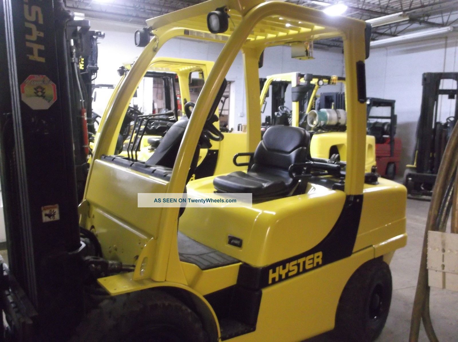 Hyster 7000 Lb Pneumatic Forklift With Side Shift And Triple Mast 72