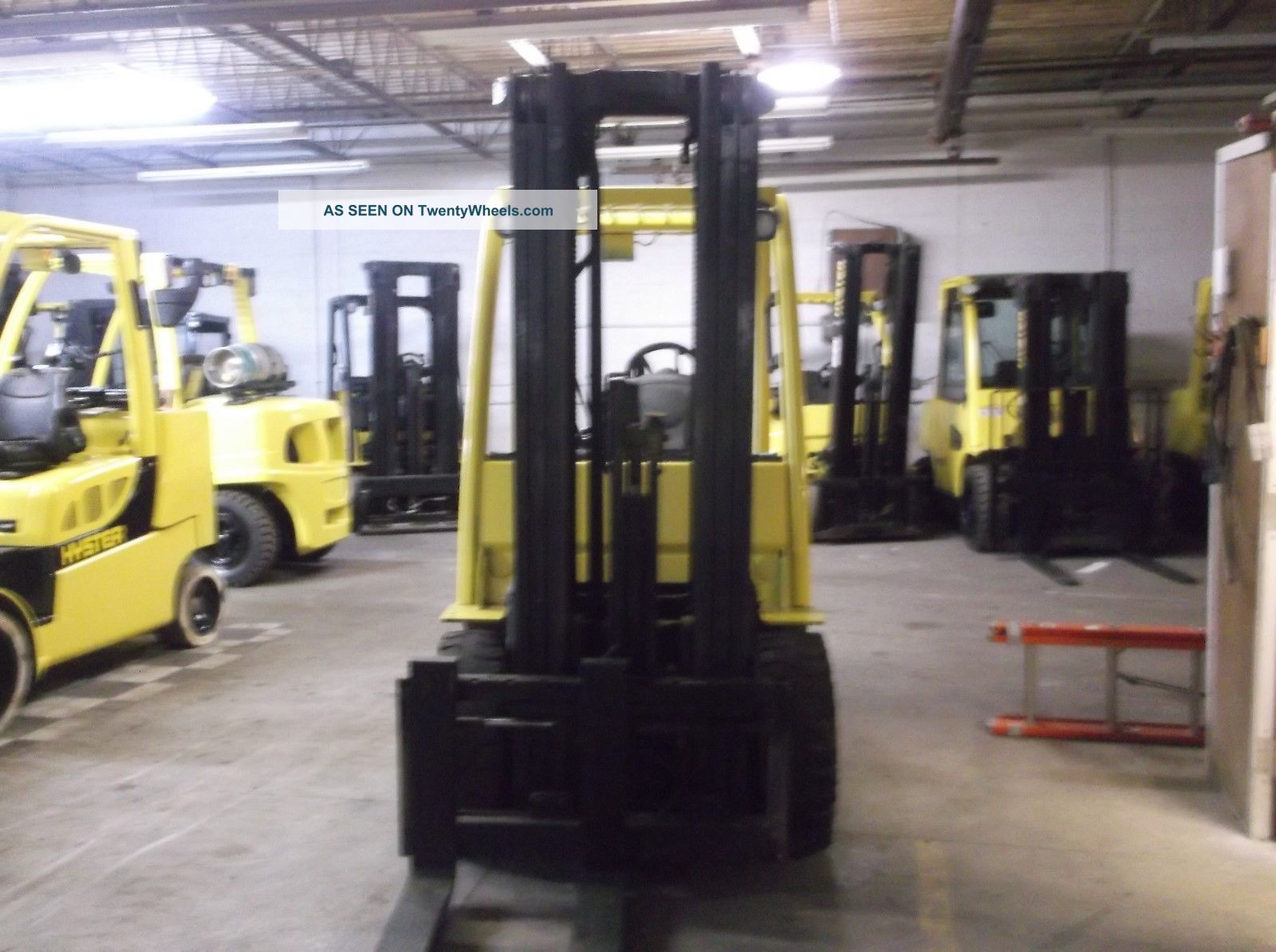 Hyster 7000 Lb Pneumatic Forklift With Side Shift And Triple Mast 72