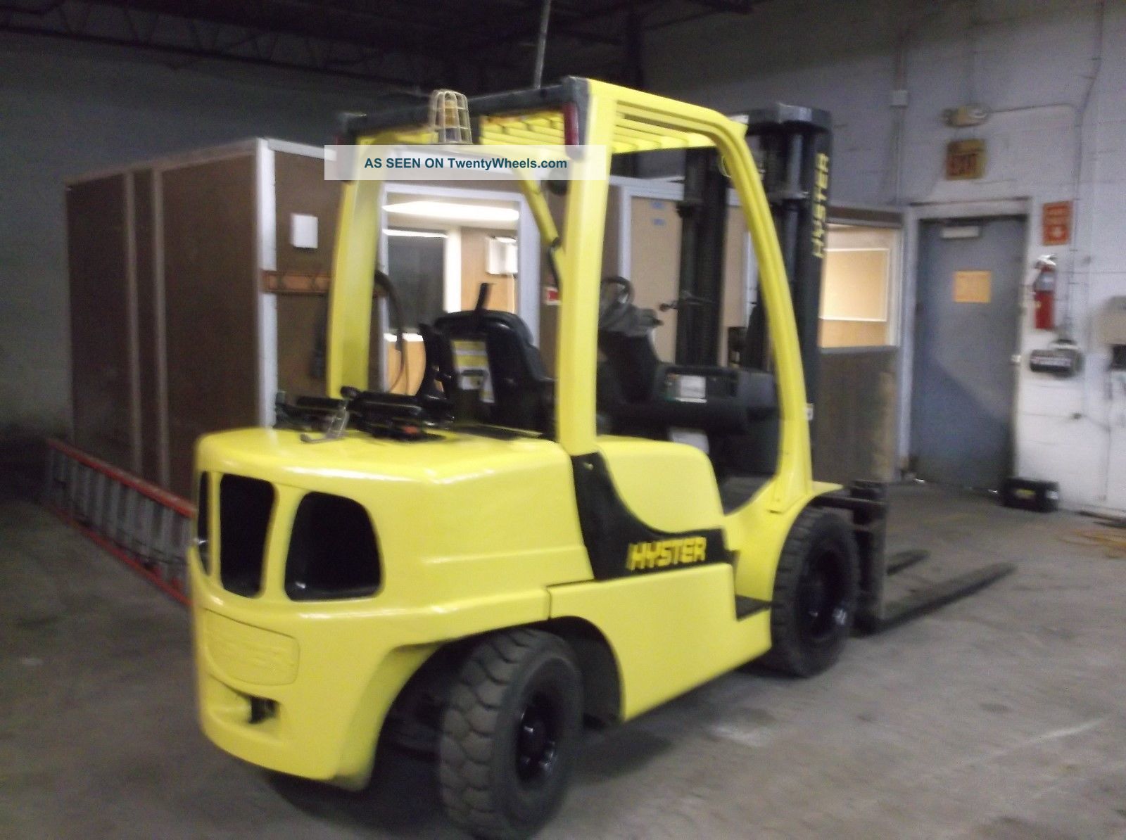Hyster 7000 Lb Pneumatic Forklift With Side Shift And Triple Mast 72