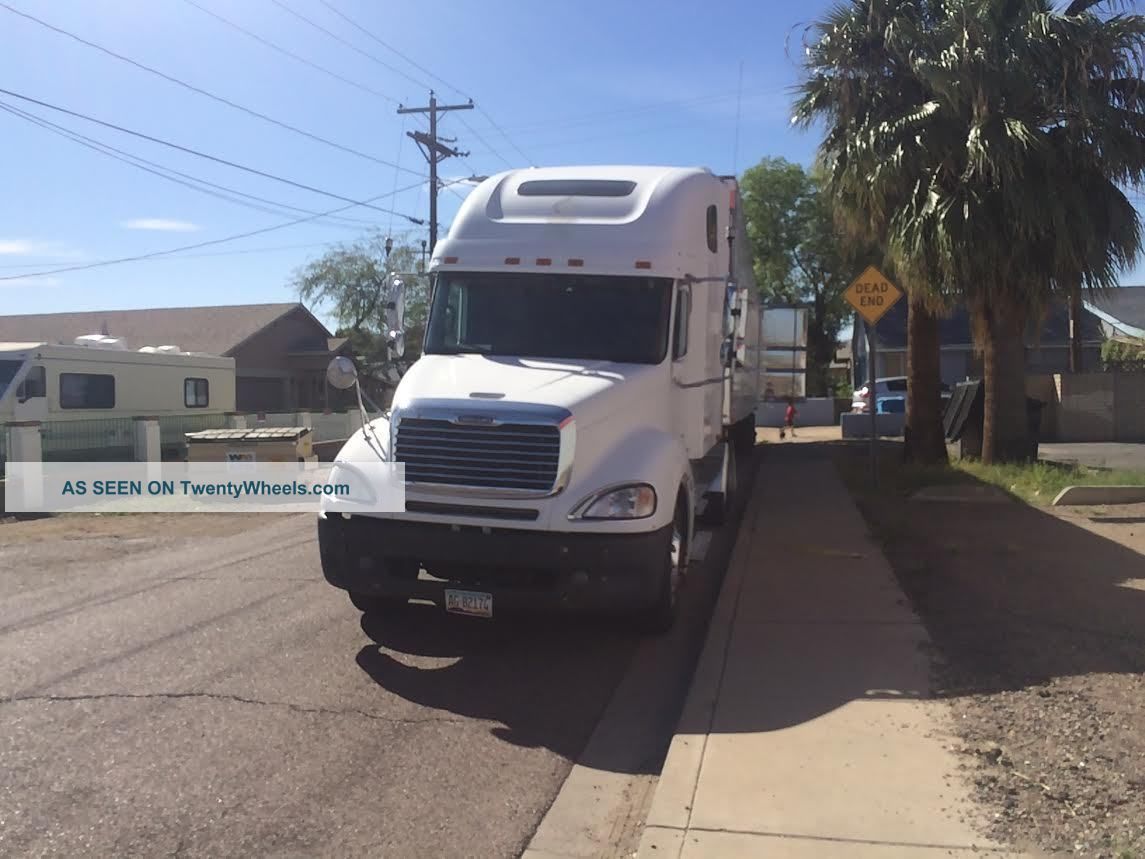 2003 Freightliner Sleeper Semi Trucks photo