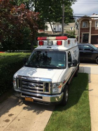 2009 Ford Ambulance photo