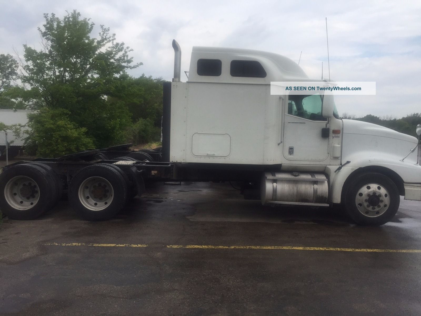 2005 International 9400i Sleeper Semi Trucks photo