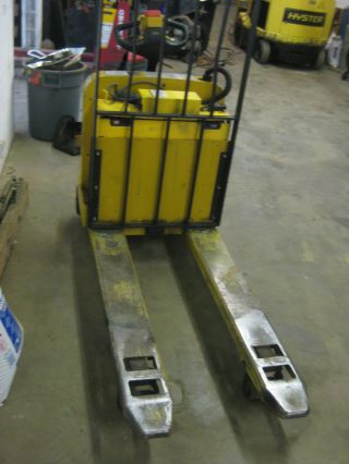 2009 Yale Electric Pallet Jack Mpw050 - Very Good Working Order,  Includes Charger photo